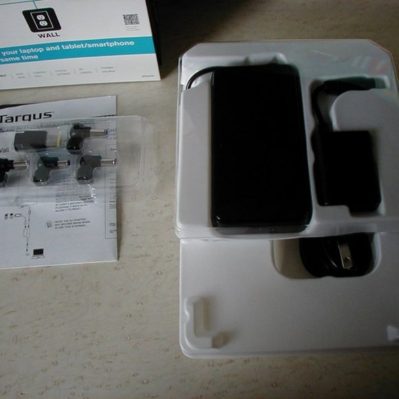 Targus Universal Laptop Charger USB Tablet Smartphone Charger - Picture 2 of 6